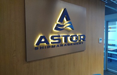 LED logo Astor uz pamatnes Ceros.LV